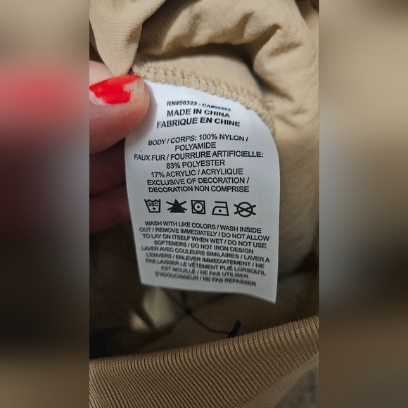 NIKE Women's Sportswear Essential Woven High-Waisted Curve Pants. Tan/cream. XS - Picture 14 of 14